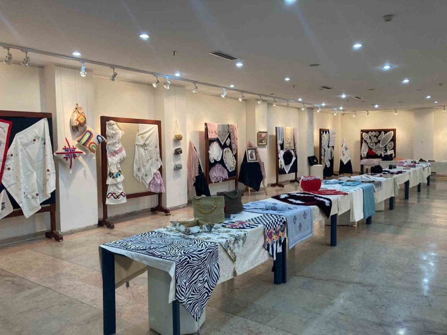 Melmek Yılsonu Sergisi Açıldı