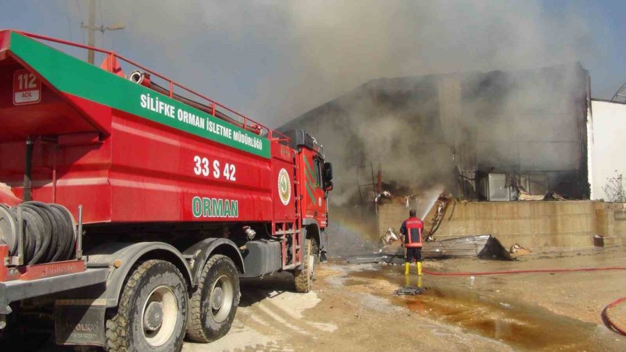 Bir Kıvılcım, 30 Kişinin Çalıştığı Fabrikayı Küle Çevirdi