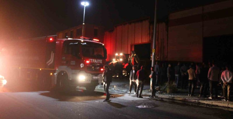 Çelik Kapı Fabrikasında Korkutan Yangın