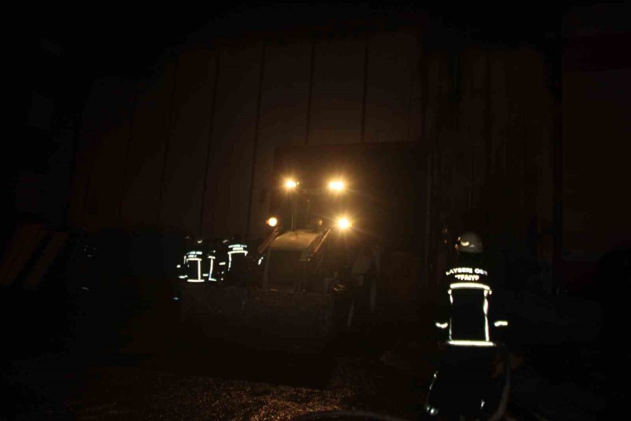 Çelik Kapı Fabrikasında Korkutan Yangın