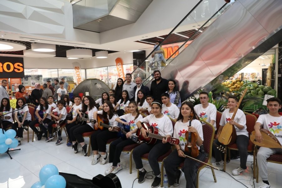 Başkan Çolakbayrakdar: "her Alanda Gençlerimiz Ve Evlatlarımızın Yanındayız"