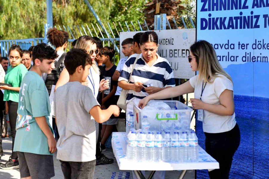 Mersin Büyükşehir Belediyesi Lgs’ye Giren Öğrencilerin Heyecanına Ortak Oldu