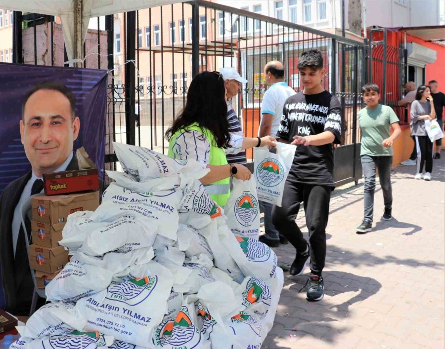 Toroslar Belediyesi Lgs’ye Giren Öğrencileri Yalnız Bırakmadı