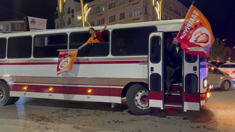 Aksaray’da Galatasaray’ın Fenerbahçe Galibiyeti Coşkusu