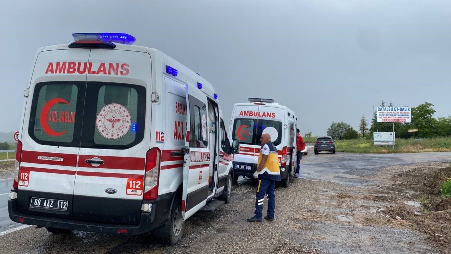 Otomobil Tarlaya Düştü: 3 Yaralı