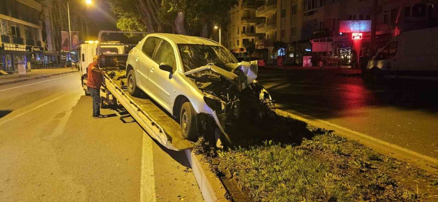 Kontrolden Çıkan Otomobil, Ağaca Çarparak Durabildi