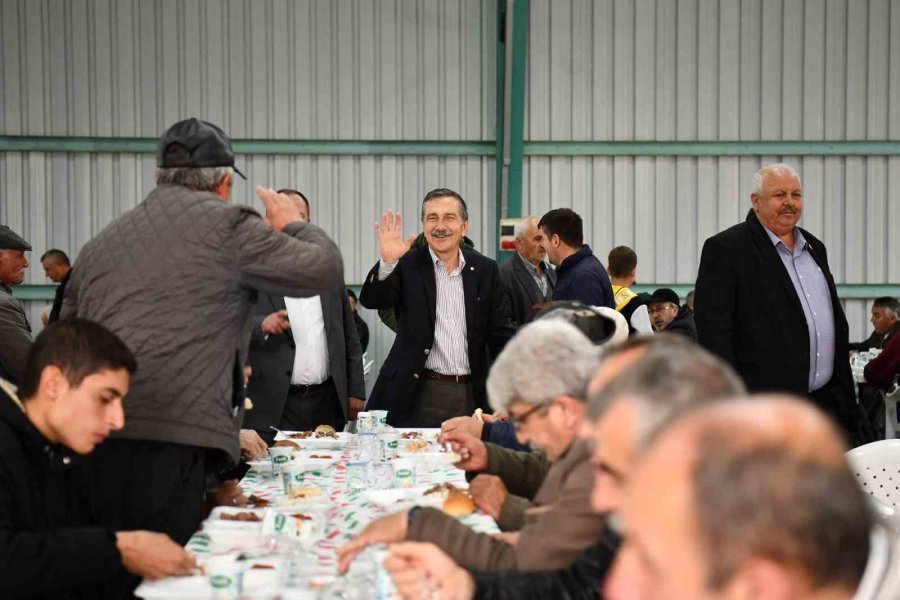 Başkan Ataç Yağmur Dualarında Vatandaşla Buluştu