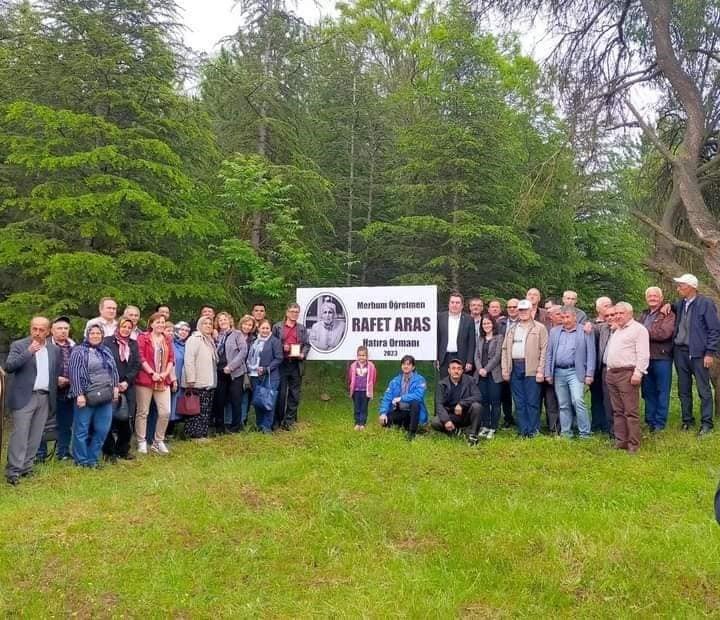 Yunus Emre İlkokulu’ndan 47 Yıl Önce Mezun Olan Öğrenciler Bir Araya Gelip Hatıra Ormanı Açtı