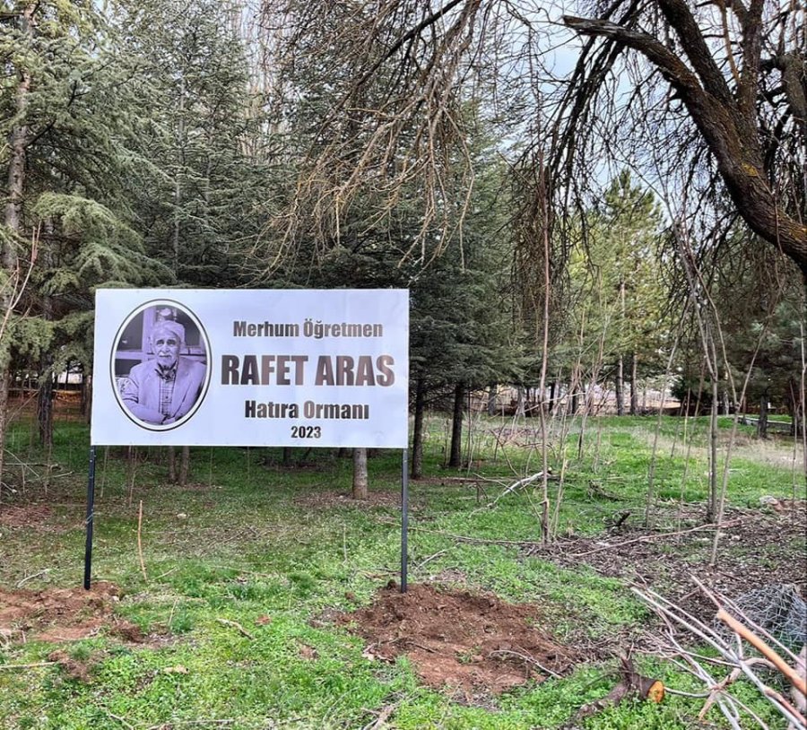 Yunus Emre İlkokulu’ndan 47 Yıl Önce Mezun Olan Öğrenciler Bir Araya Gelip Hatıra Ormanı Açtı