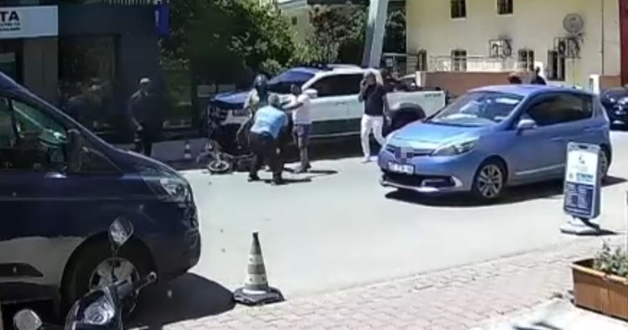Hırsızdan “yok Artık” Dedirten Davranış: Trafikte Kavga Eden Adamın Motosikletini Çaldı