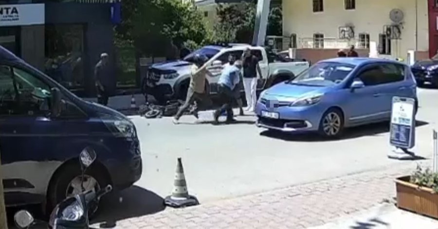Hırsızdan “yok Artık” Dedirten Davranış: Trafikte Kavga Eden Adamın Motosikletini Çaldı