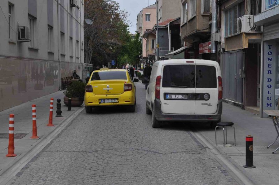 Ara Sokaklarda Trafik Kurallarına Uymayan Sürücüler Tehlike Saçıyor