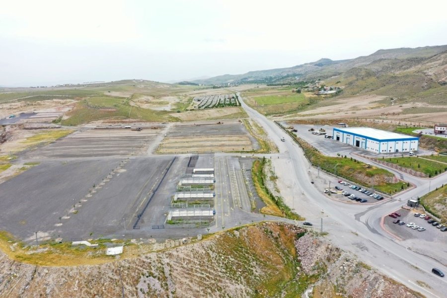 Başkan Çolakbayrakdar, Modern Kurban Kesim Ve Satış Yerini İnceledi