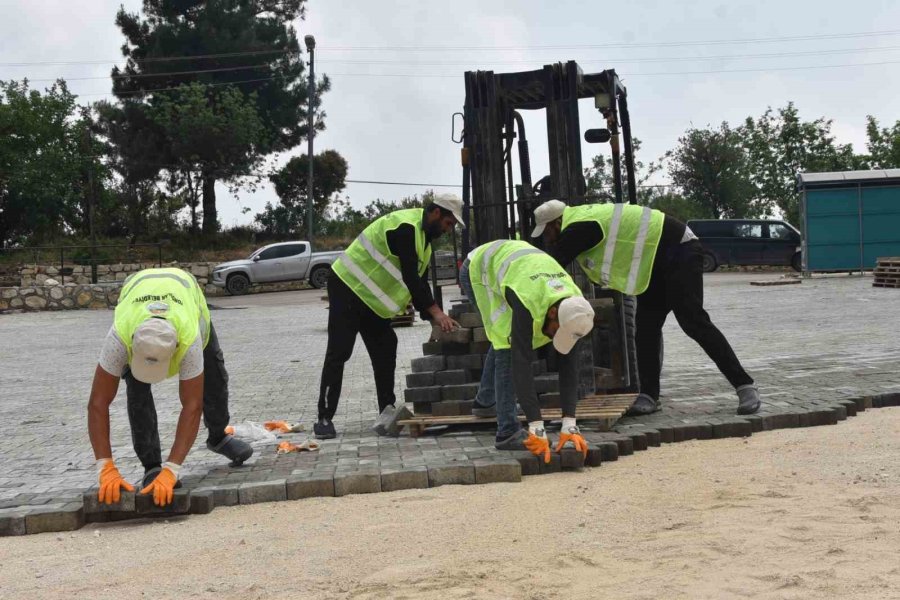 Toroslar’ın Mahallelerinde Alt Yapı Çalışmaları Sürüyor