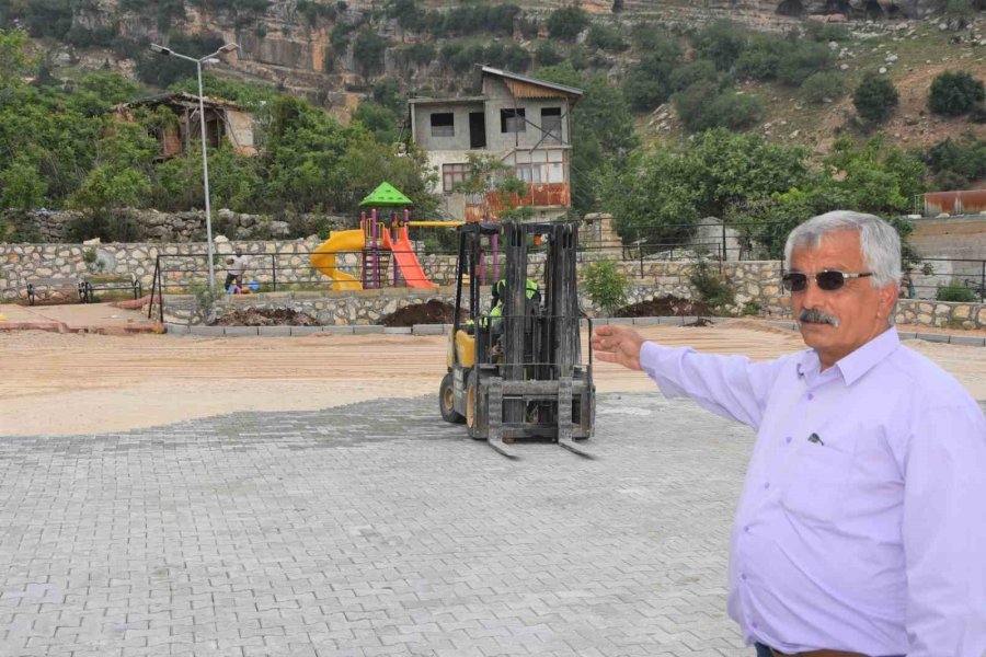 Toroslar’ın Mahallelerinde Alt Yapı Çalışmaları Sürüyor