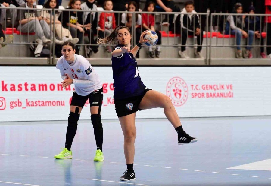 Mavi Kelebeklerden Lig Şampiyonluğu Yolunda Önemli Adım