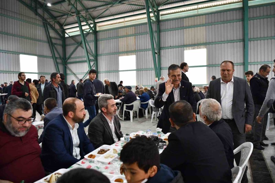 Başkan Ataç Yağmur Dualarında Vatandaşla Buluştu