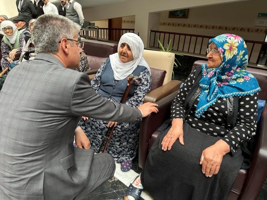 Çopuroğlu’ndan Huzurevi Ziyareti