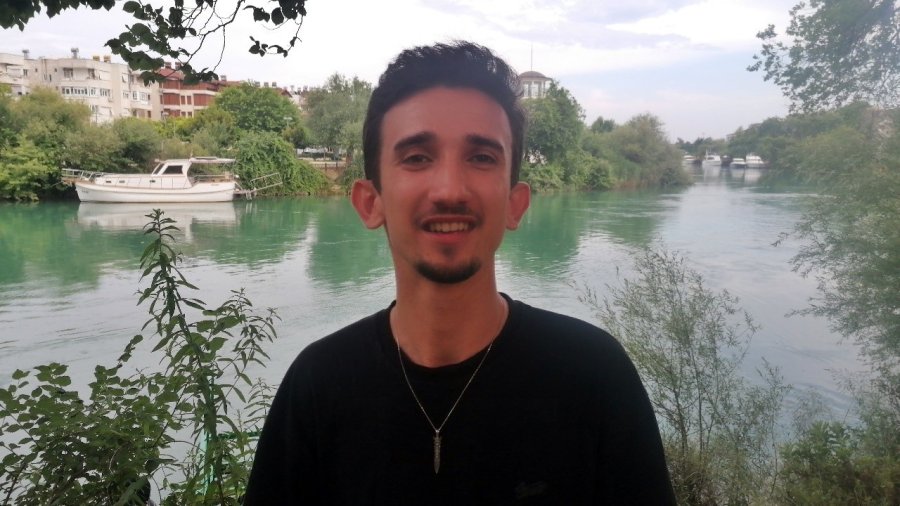 Araçtan Börek Kabının Kapağını Çalıp Kaçan Tilki, Börek Teklifiyle Geri Döndü