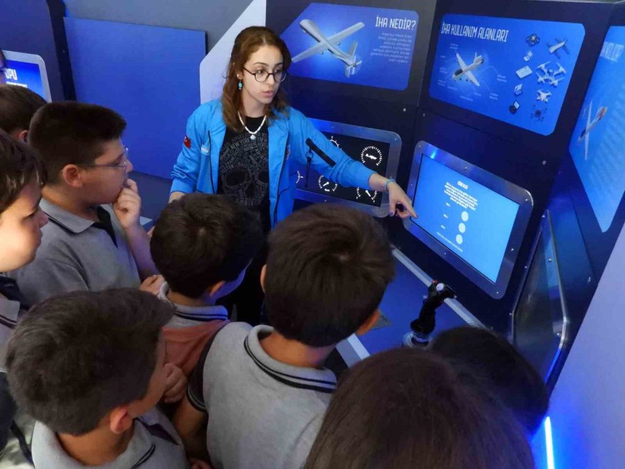 Kepez’in Mobil Bilim Tırı Okullarda