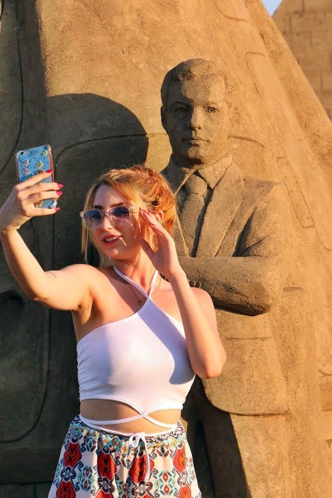 Antalya’da 10 Bin Ton Kum Kullanarak 25 Heykeltıraş Onlarca Heykel Yaptı