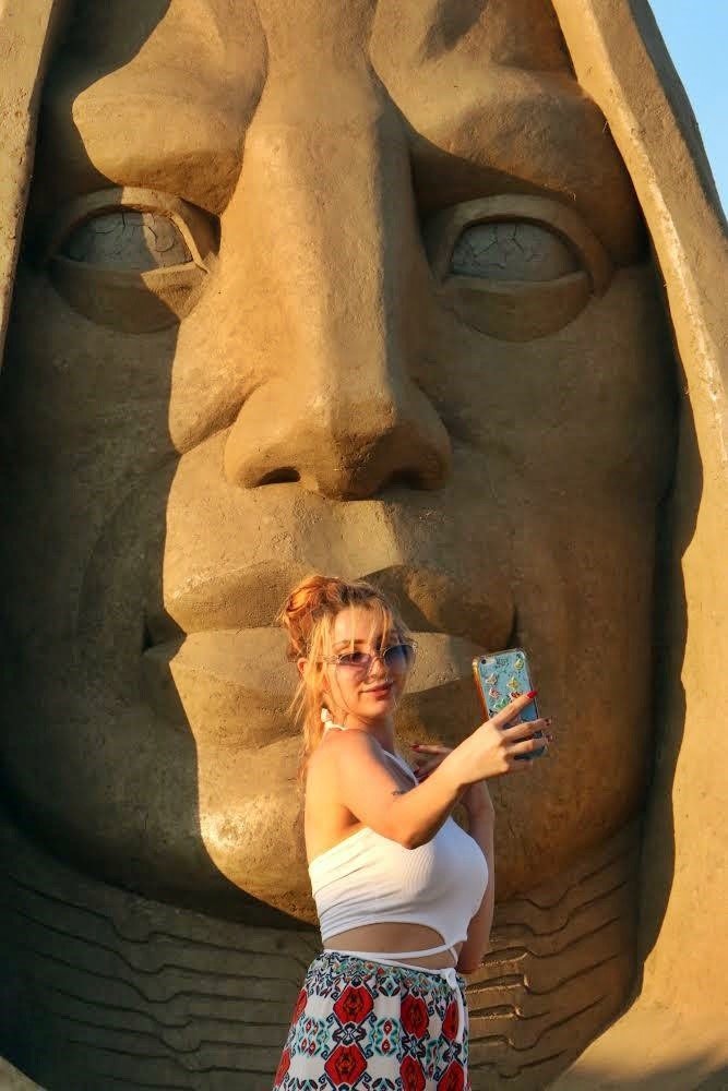 Antalya’da 10 Bin Ton Kum Kullanarak 25 Heykeltıraş Onlarca Heykel Yaptı