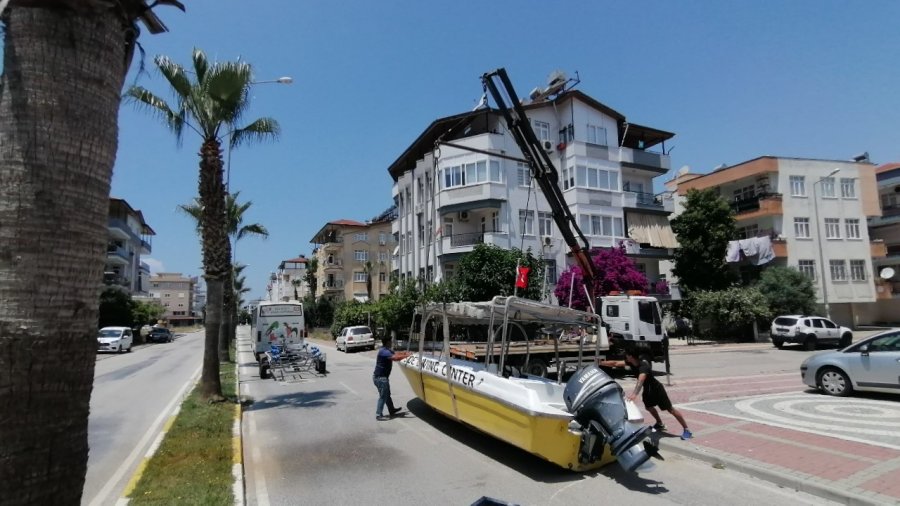 Tekne Kazası Kara Yolunu Kapattı