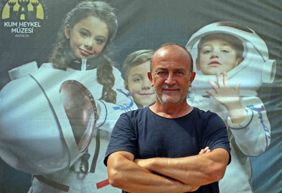 Antalya’da 10 Bin Ton Kum Kullanarak 25 Heykeltıraş Onlarca Heykel Yaptı