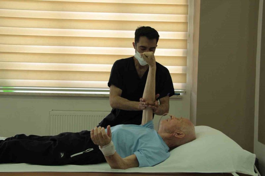 Ukraynalı 79 Yaşındaki Fizik Profesörü Hayata Tekrar Tutundu