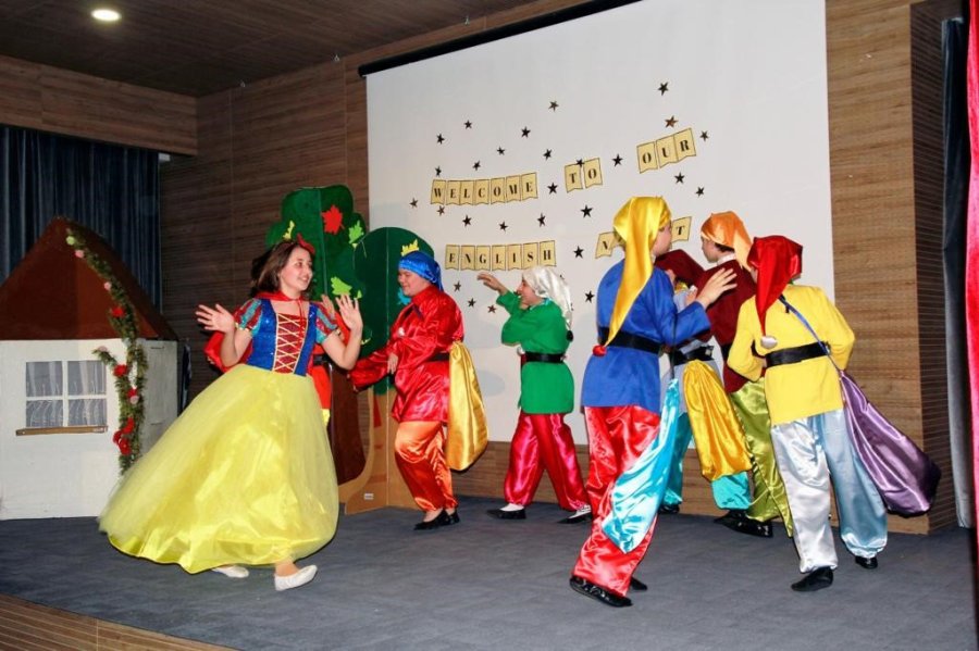 Ortaokul Öğrencilerinden İngilizce Şovu