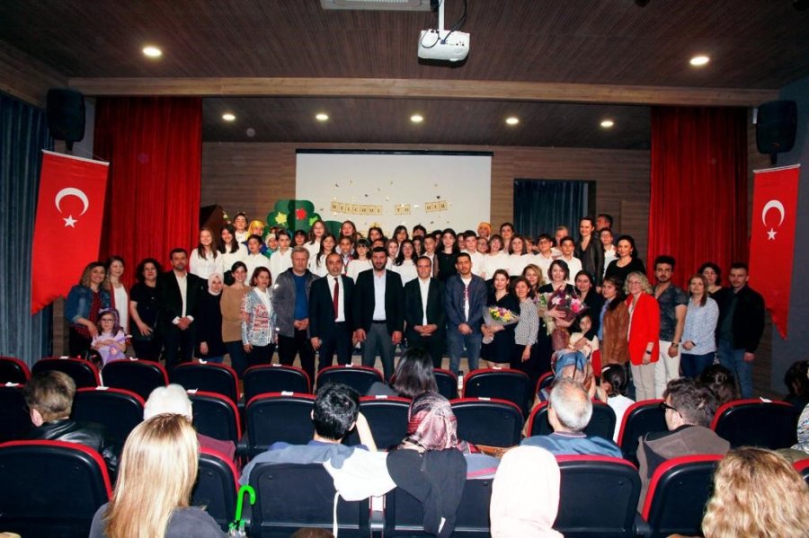 Ortaokul Öğrencilerinden İngilizce Şovu