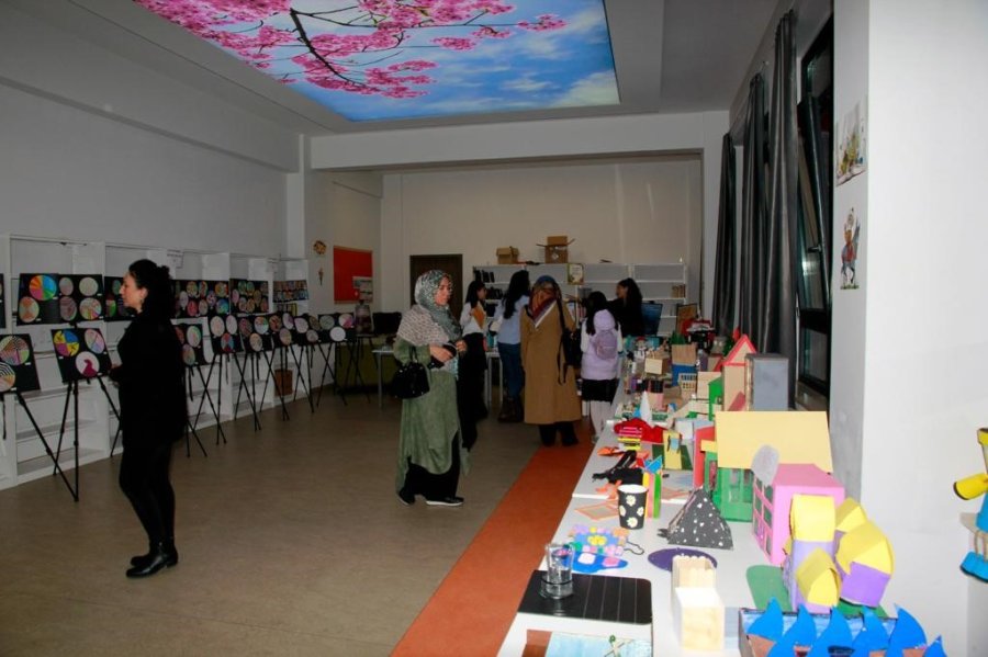 Ortaokul Öğrencilerinden İngilizce Şovu