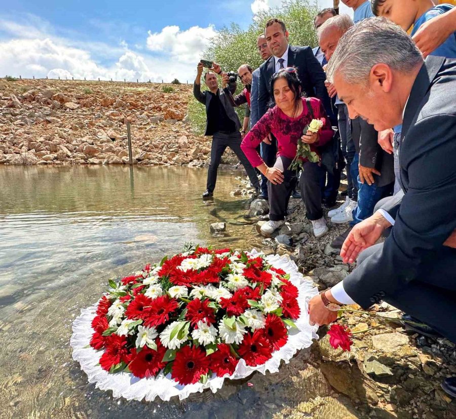 Karaman’da Hayatını Kaybeden Depremzedeler Anısına Fisandun Barajına Çelenk Bırakıldı