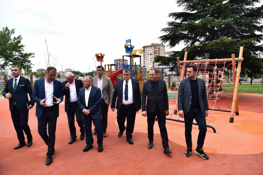 Başkan Büyükkılıç, Çocuklara Özel 11’inci Kütüphaneyi İnceledi