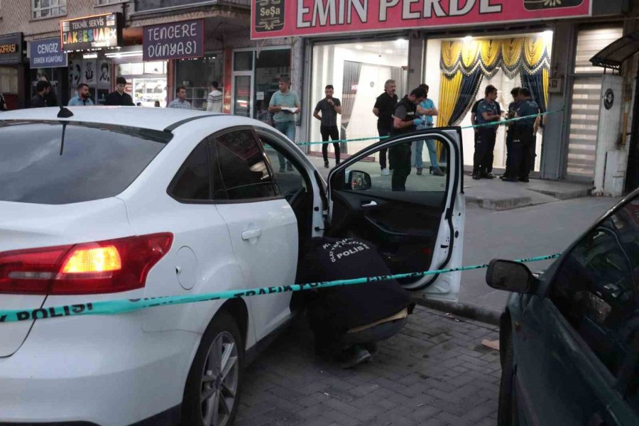 Kavgayı Ayırmaya Çalışan Esnaf Vuruldu