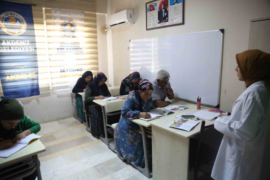 3 Çocuklu Çift, Ehliyet Almak İçin 4 Ayda Okuma Yazma Öğrendi