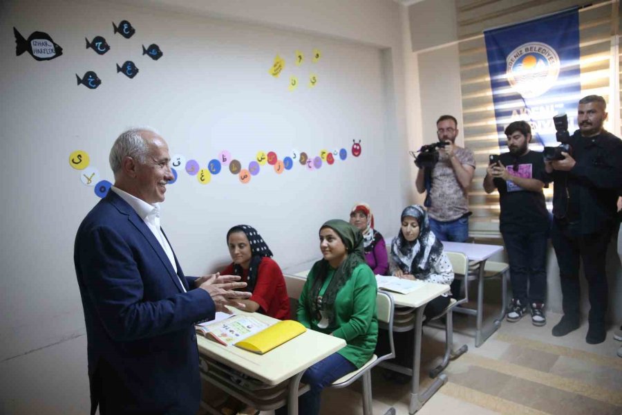 3 Çocuklu Çift, Ehliyet Almak İçin 4 Ayda Okuma Yazma Öğrendi