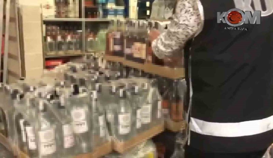 Antalya’da Bir Otelde 6 Bin 919 Şişe Sahte Alkol Ele Geçirildi