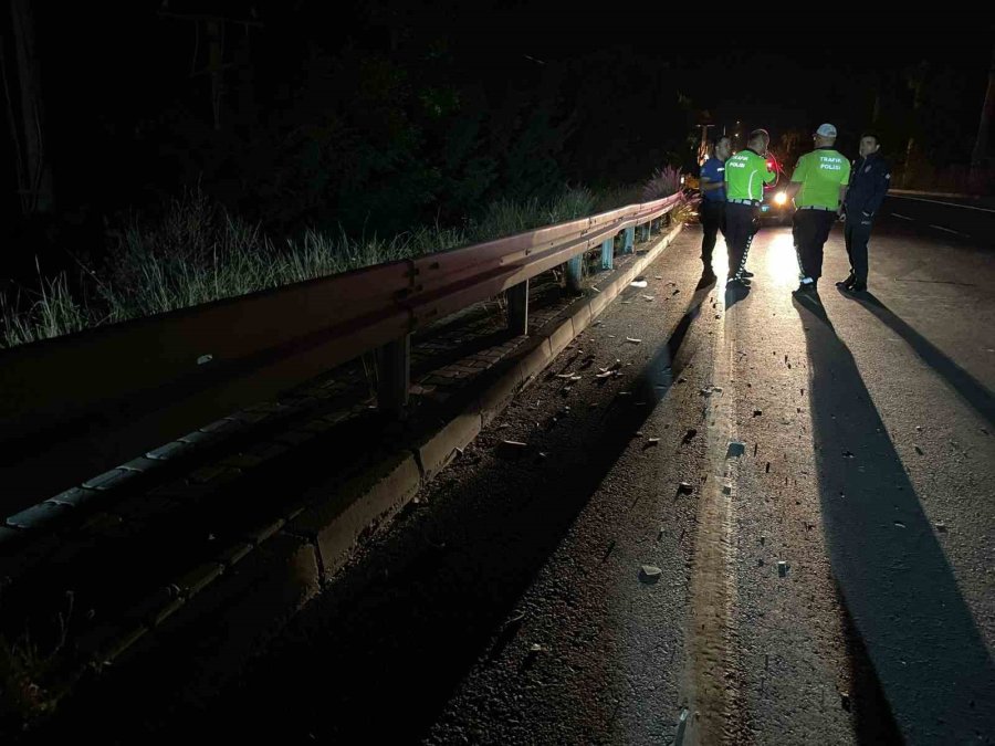 Önüne Köpek Çıkan Sürücü Köprünün Bariyerlerine Çarptı:1 Yaralı