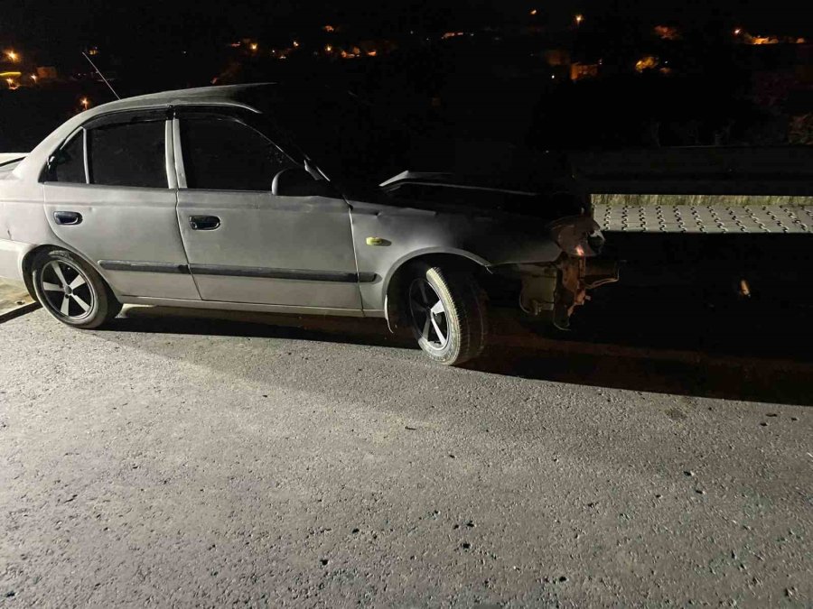 Önüne Köpek Çıkan Sürücü Köprünün Bariyerlerine Çarptı:1 Yaralı