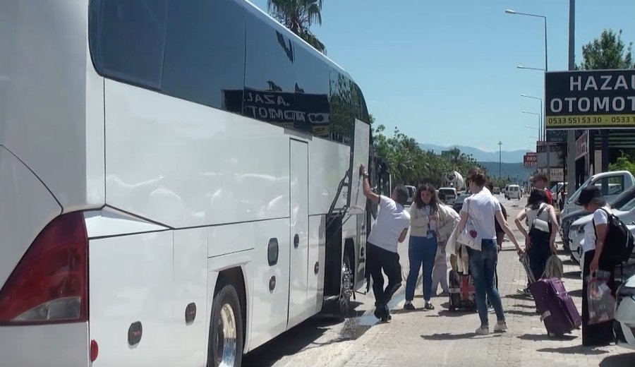 Tur Otobüsünde Korkutan Yangın