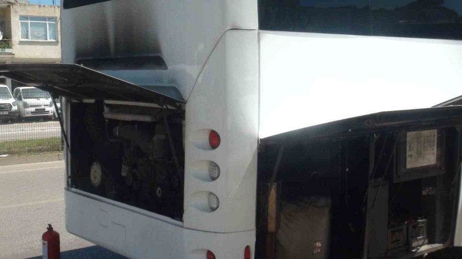 Tur Otobüsünde Korkutan Yangın