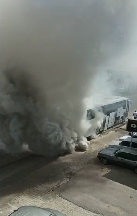 Tur Otobüsünde Korkutan Yangın