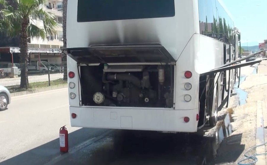 Tur Otobüsünde Korkutan Yangın