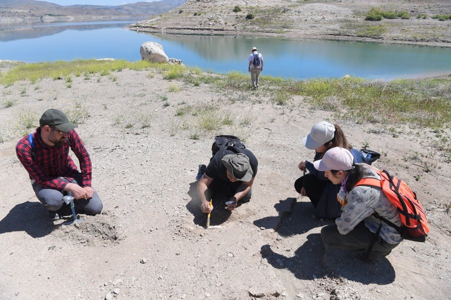 Büyükşehir’in Destekleriyle Dünyanın İlgisini Çeken Fosil Kazı Çalışmaları Başladı