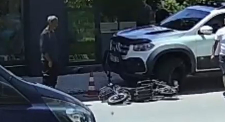 Kavga Sırasında Çalınan Elektrikli Bisikletini Bir Anda Karşısında Görünce Polislere Sarıldı