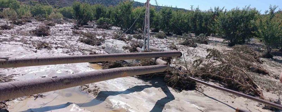 Mersin Mut’ta Yağışlardan Etkilenen Alanlarda Hasar Tespiti