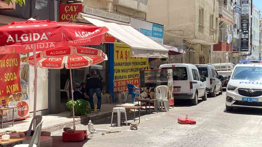 Adliye Karşısında Silahlı Kavga: 1 Yaralı