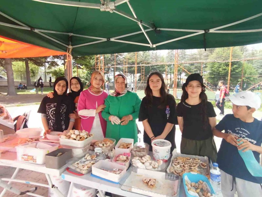 Depremzedelere Yardım Toplanması Amacıyla Panayır Düzenlendi
