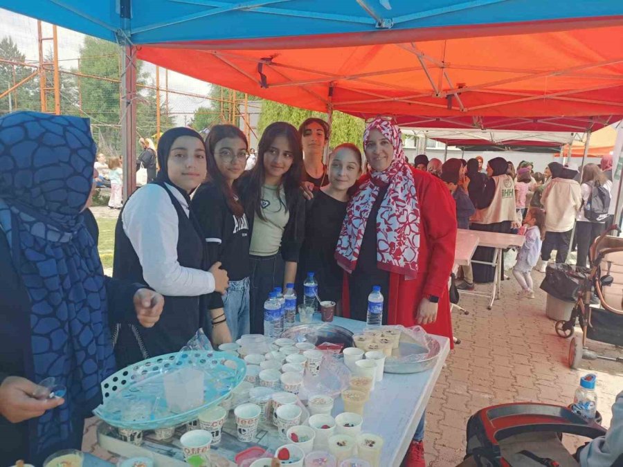 Depremzedelere Yardım Toplanması Amacıyla Panayır Düzenlendi